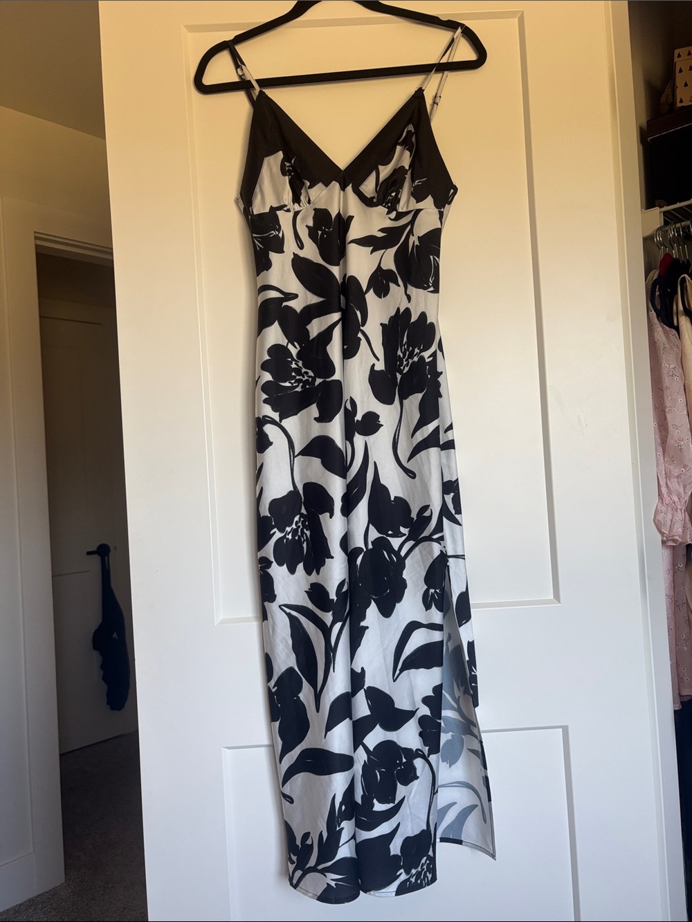 Black & White Floral Slip dress nightgown with V-Neck